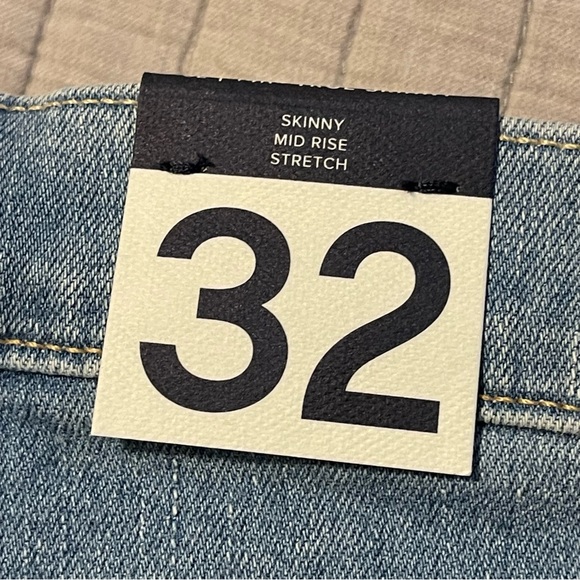 GAP True Skinny Mid Rise Jeans Light Wash 660446 32/14R - Picture 4 of 14